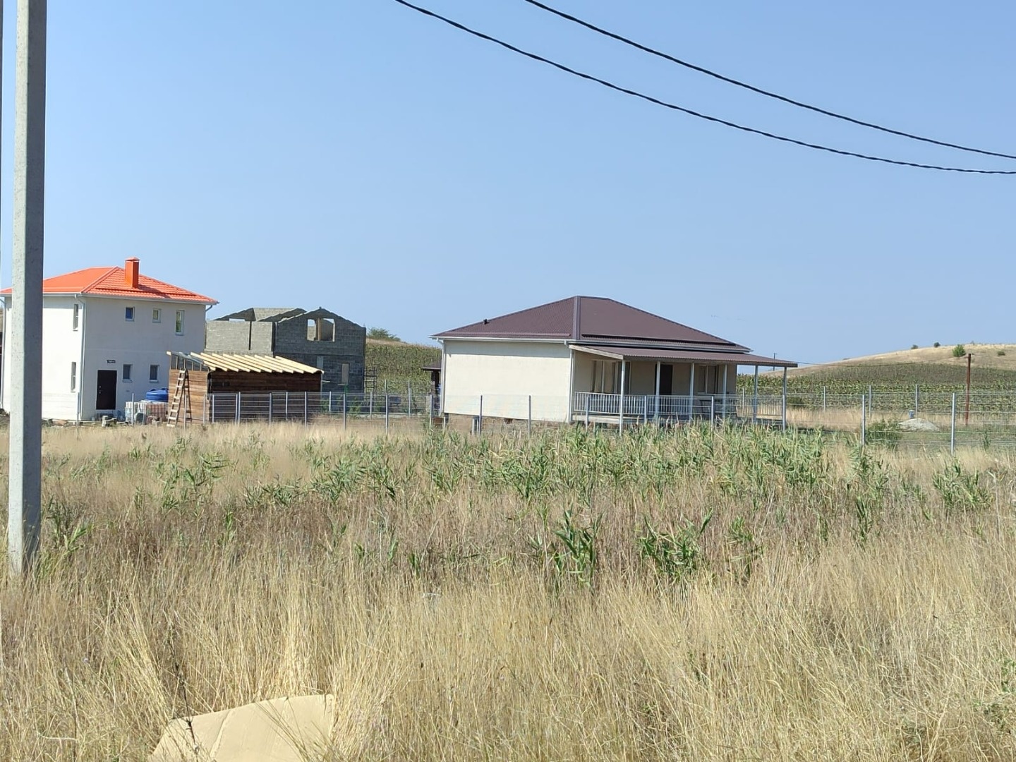 Продам земельный участок в хуторе Красный (5 км от г. Анапы), видовой! если строить дом в 2 этажа - будет видно море! общая площадь 10,2 сотки, назначение: ИЖС,  фасад участка 27 м, глубина участка 38 м. соседи построились и живут круглый год. получено разрешение на строительство.  на участке электр