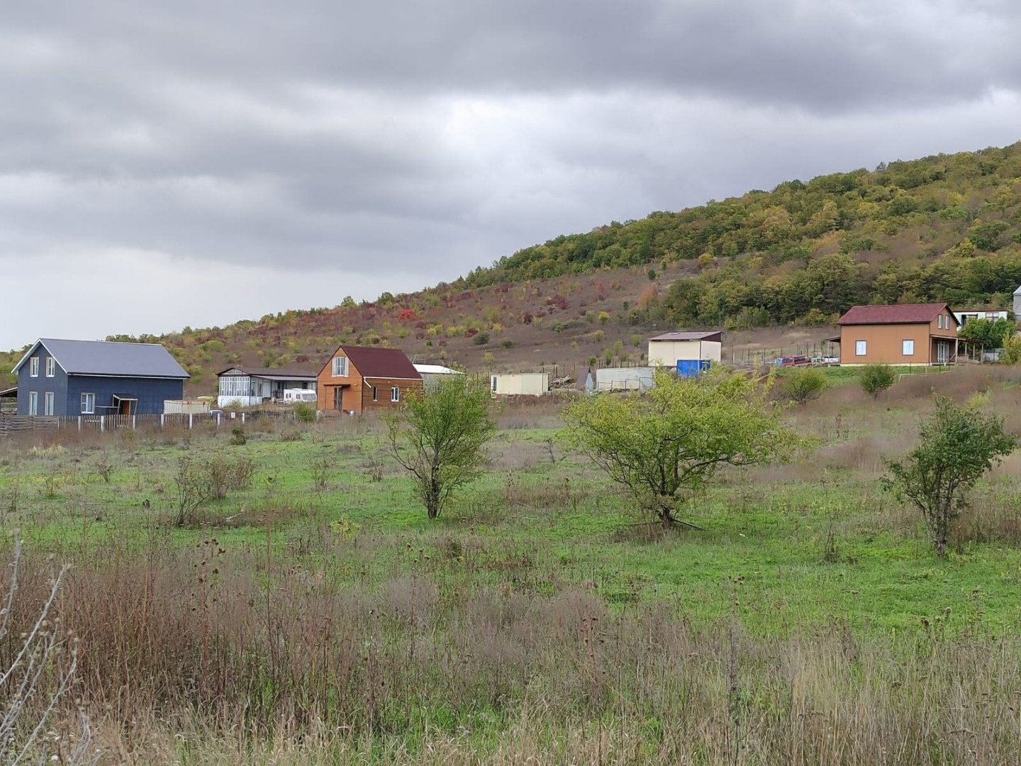 
Продам земельный участок в Гай-Кодзоре по ул.  Виноградная, от асфальта 500 м, фасад участка 20 м, электричество 15 КВТ у соседей есть, соседи строят  каркасные дома, использование земли для дачного строительства. прописки нет, позже будет перевод в земли населённых пунктов. к участкам ведёт хороша