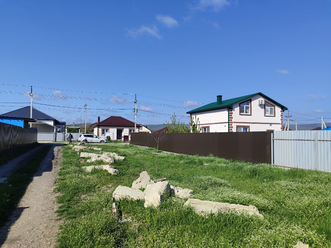 Продам земельный участок в развитой ст. Натухаевская, ул. Алексея Палатиди 26, кадастровый: 23:47:0101001:3867, назначение: ИЖС , площадь 5 соток, фасад участка 13,5 м. глубина участка 34/40 м. Газ по меже участка.
Участок находится в жилой застройке, в 600 метрах от асфальта. видовой, в развитой ст