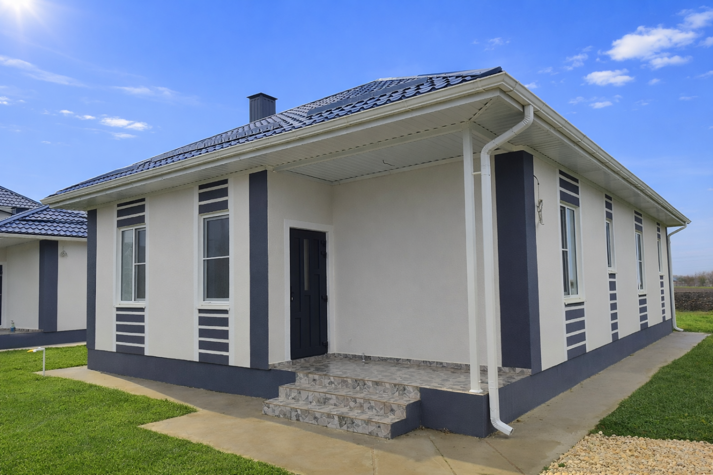 Подходит Семейная ипотека! Рассмотрим МК! Дом площадью 116 кв.м., расположенный на земельном участке 5,3 сот., назначение: ИЖС. В доме 3 комнаты, большая кухня-гостиная с выходом на террасу площадью 18 кв. м., в доме 2 с/у, выполнена качественная предчистовая отделка, есть возможность выполнить ремо